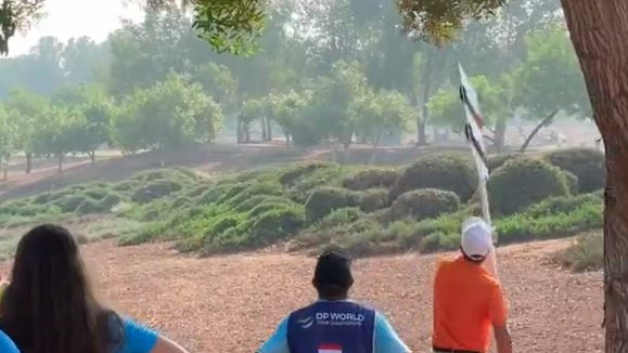 Γκολφ: Απίστευτο σκηνικό σε τουρνουά - Παίκτης έχασε τρία μπαστούνια σε δέντρο