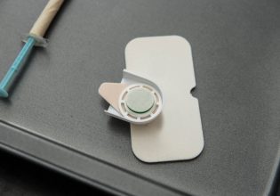 Εμβόλιο χωρίς σύριγγα; Ο Μπιλ Γκέιτς ίσως βρήκε τη λύση