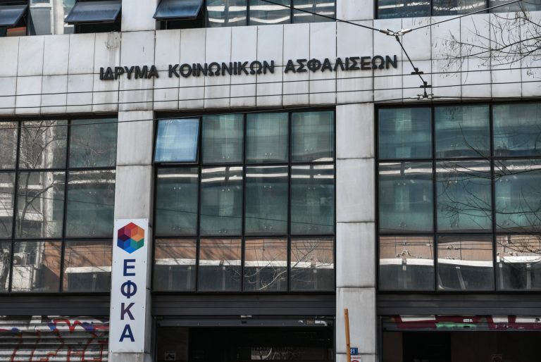 ΕΦΚΑ: Καταγγελία ηλικιωμένης ότι την «πέθαναν» και της έκοψαν τη σύνταξη