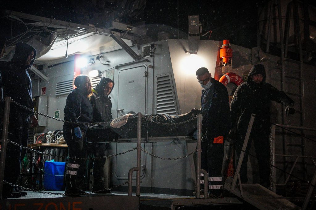Ναυάγιο στη Λέσβο: Νέα στοιχεία – Δεν είχε δηλωθεί η μηχανική βλάβη, Αιγύπτιος ναύτης ο νεκρός