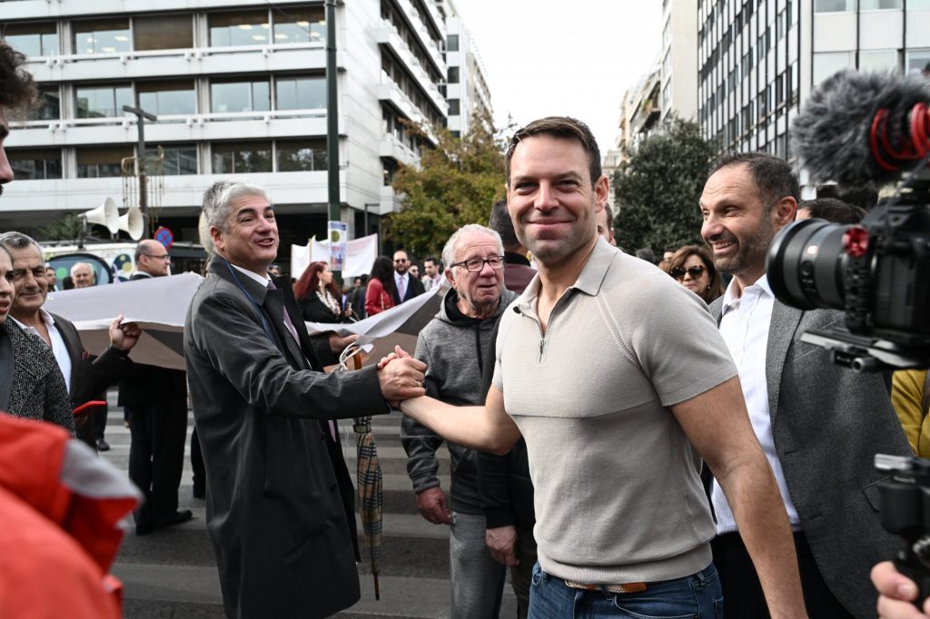Στέφανος Κασσελάκης: Στη συγκέντρωση διαμαρτυρίας για το φορολογικό ο πρόεδρος του ΣΥΡΙΖΑ