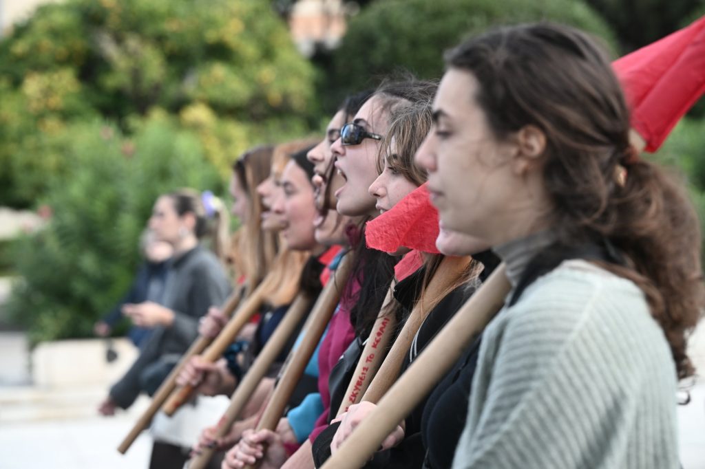 Μεγάλη πορεία στο κέντρο της Αθήνας κατά της έμφυλης βίας