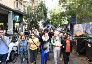 Εξάρχεια: Ξεκίνησε η κοπή δέντρων για τα έργα του μετρό – Διαμαρτύρονται οι κάτοικοι