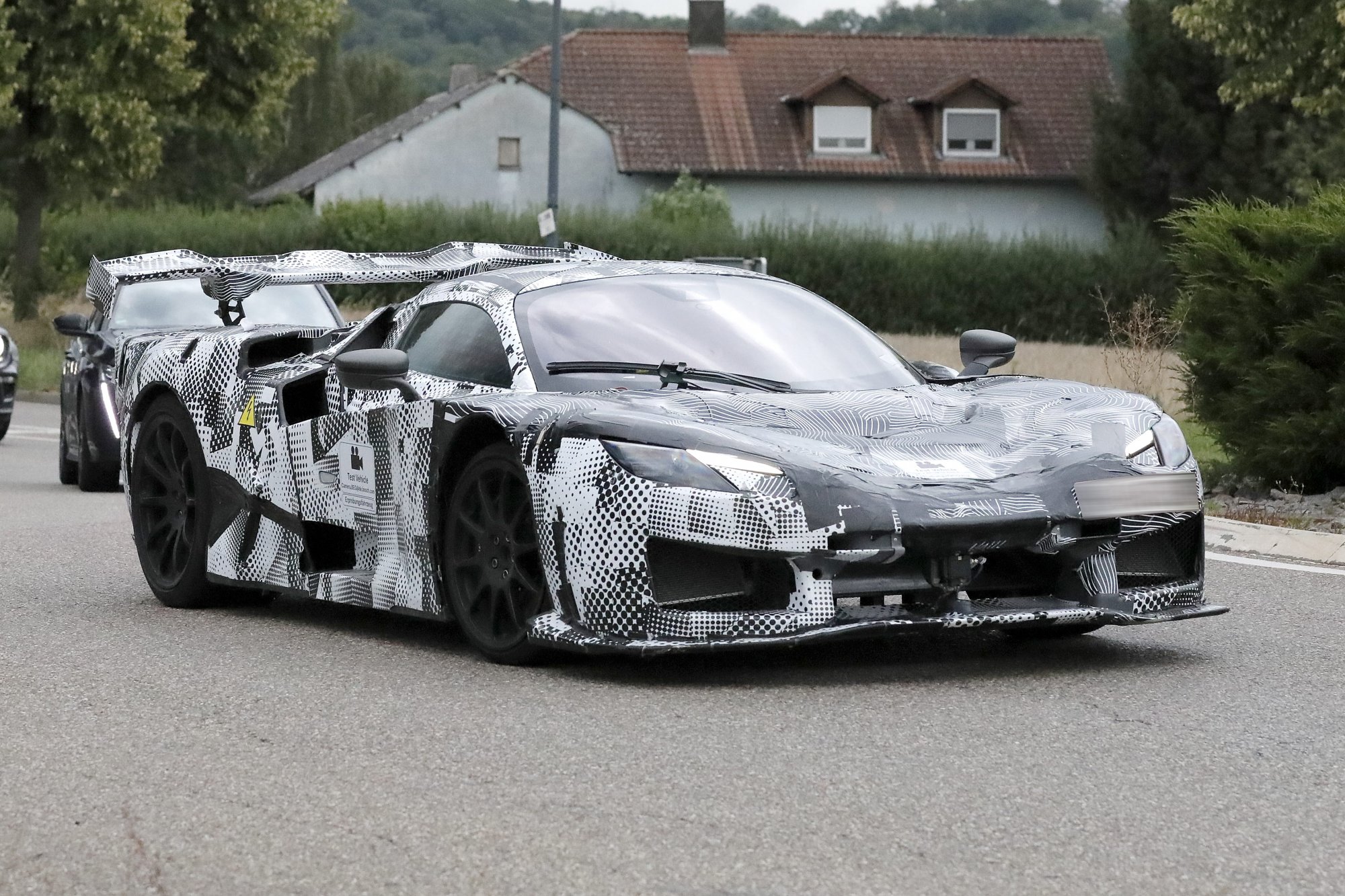 Το νέο hypercar της Ferrari σε γκρο πλαν