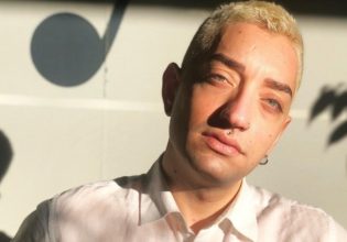 Ο Γιάννης Κατινάκης καταγγέλλει νέα ομοφοβική επίθεση σε βάρος του – «Περνάει ένα αυτοκίνητο και…»