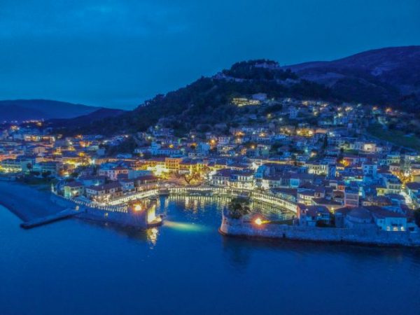 Πρόβλημα η αφισοκόλληση στη Ναύπακτο – Με πρόστιμα θα το αντιμετωπίσει ο Δήμος