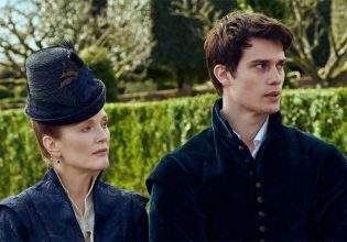 «Mary & George», η νέα σειρά με τη Τζούλιαν Μουρ στον ρόλο παντοδύναμης κόμισσας του Μπάκιγχαμ