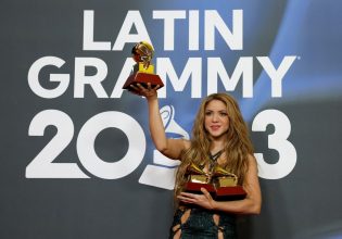 Βραβεία Latin Grammy 2023: Σακίρα και Αντόνιο Μπαντέρας έκλεψαν την παράσταση