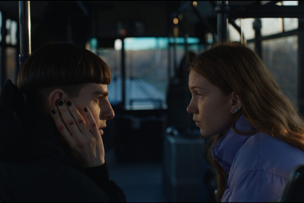 Απόλαυσε τώρα τη σειρά για την οποία μιλάνε όλοι και ταξίδεψε στο γαλαξία της σύγχρονης ελληνικής μυθοπλασίας