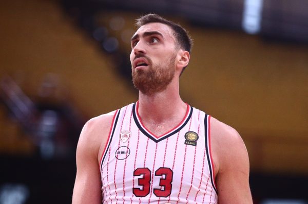 Συνεχίζονται τα προβλήματα στον Ολυμπιακό – Τα νεότερα για Μιλουτίνοφ και Σίκμα