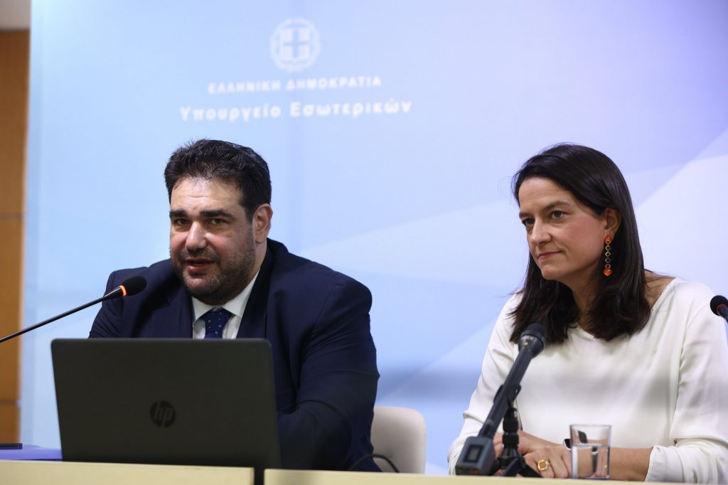 Επιστολική ψήφος: Αρχές του 2024 θα κατατεθεί στη Βουλή το νομοσχέδιο – Οι δικλείδες ασφαλείας