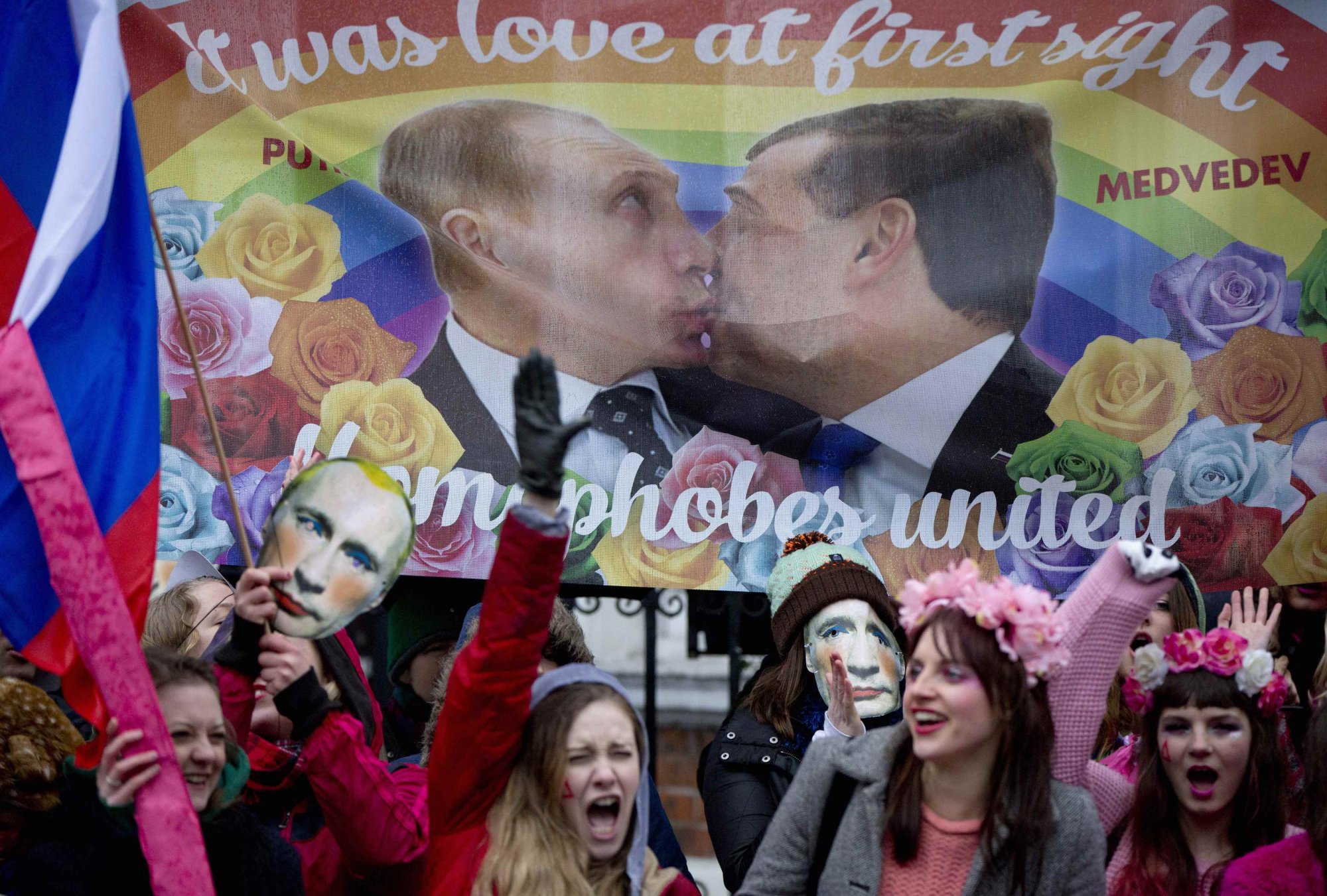Με έναν «εξτρεμιστή» ΛΟΑΤΚΙ+ πολλά… «τρυγόνια» στη Ρωσία