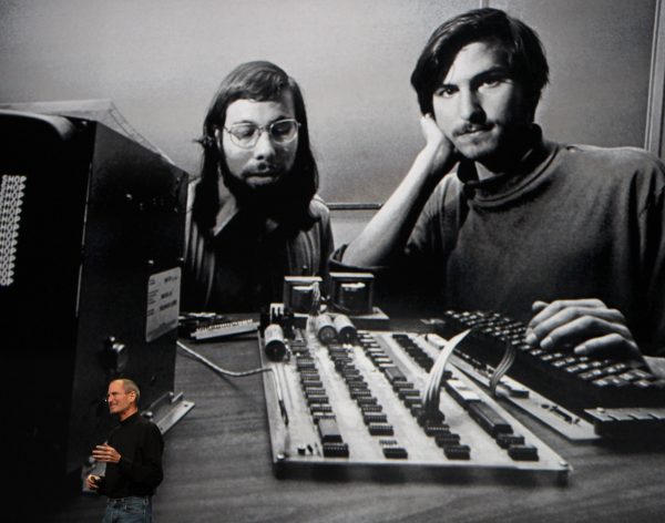 Ο Στιβ Βόζνιακ με τον αείμνηστο συνιδρητή της Apple Στιβ Τζομπς
