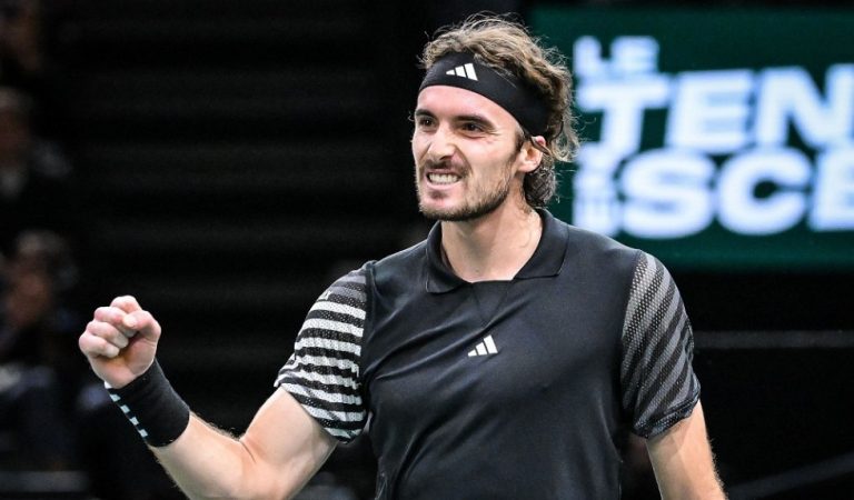 Ασταμάτητος ο Τσιτσιπάς: Πέρασε στα ημιτελικά του Παρισιού (2-0)