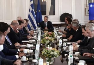 Δημοσκόπηση: Συμπεριφέρεται αλαζονικά η κυβέρνηση λέει 1 στους 2 – Αυξάνεται η δυσαρέσκεια