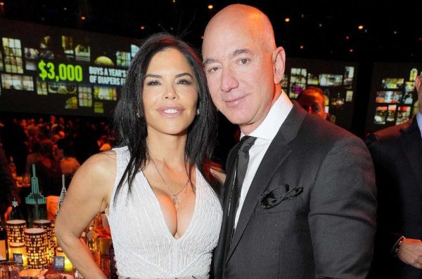 Τζεφ Μπέζος: Το πάρτι αρραβώνων με την Λόρεν Σάντσεζ – Το εκθαμβωτικό φόρεμα της νύφης