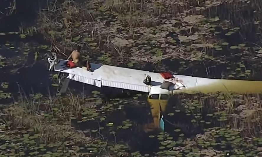 Φλόριντα: Έπεσε το αεροπλάνο και πέρασε 9 ώρες στο φτερό για… να γλιτώσει από αλιγάτορες