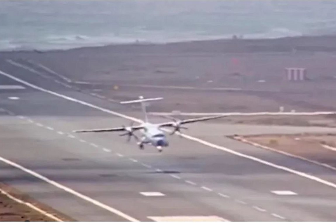 Τρομακτική στιγμή: Αεροσκάφος αναπηδά ανεξέλεγκτα στον διάδρομο κατά την προσγείωση