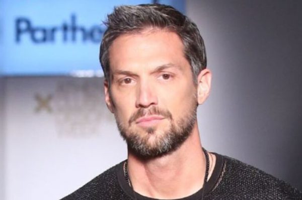 Ο Αλέξανδρος Παρθένης είδε φωτογραφία του σε διαφήμιση ροζ γραμμής – Η αντίδρασή του