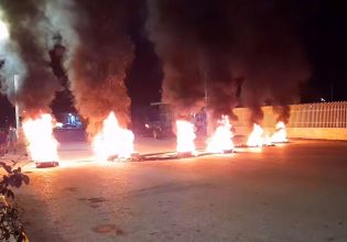 Θήβα: Σοβαρά επεισόδια με Ρομά στο Πυρί – Βάζουν φωτιές και στήνουν οδοφράγματα