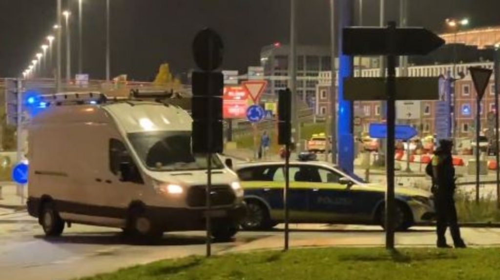 Αμβούργο: Παραμένουν σε αναστολή οι πτήσεις – Συνεχίζεται η επιχείρηση της αστυνομίας για περιστατικό ομηρείας