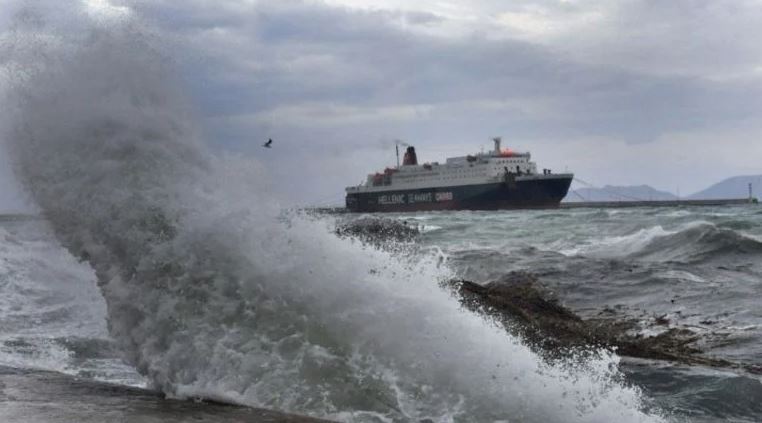 Θυελλώδεις άνεμοι στο Αιγαίο – Απαγορευτικό απόπλου σε Πειραιά, Ραφήνα, Λαύριο