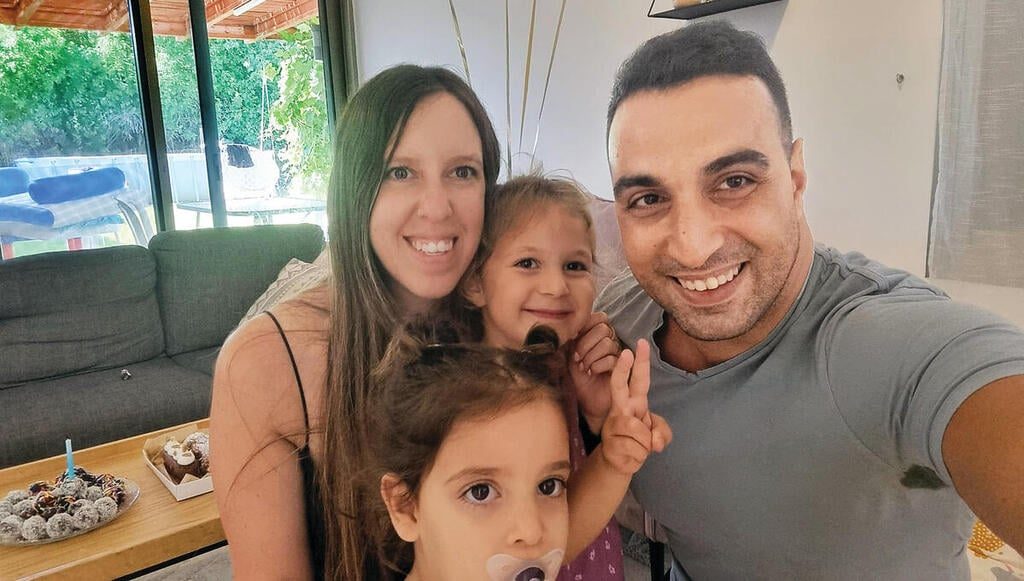 Ισραήλ: Συγκινεί πατέρας που επανενώθηκε με την οικογένειά του – «Είμαι χαρούμενος»
