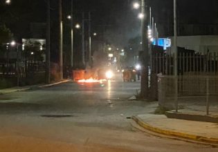 Επεισόδια στον Ασπρόπυργο – Επίθεση με πέτρες σε πυροσβεστικό όχημα, ένας τραυματίας