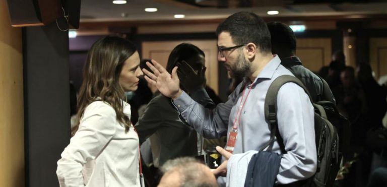 ΣΥΡΙΖΑ: Η Κυριακή του μισού βήματος και των ερωτημάτων