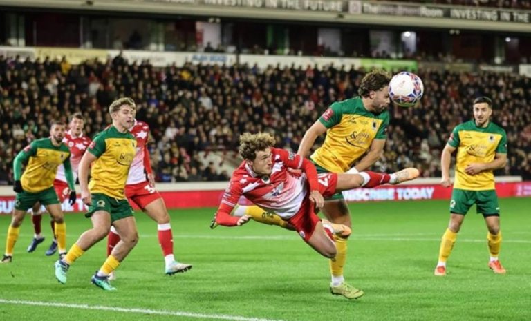 Η Μπάρνσλεϊ αποκλείστηκε από το Κύπελλο επειδή έβαλε παίκτη που δεν είχε δικαίωμα συμμετοχής