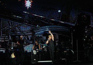 Οι Bon Jovi επέστρεψαν με το χριστουγεννιάτικο τραγούδι «Christmas Isn’t Christmas»