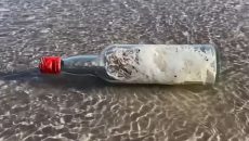 «Mπουκάλια μαγισσών» ξεβράζονται στον Κόλπο του Μεξικού – Γιατί δεν τα ανοίγουν οι ερευνητές