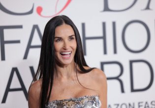 Η Ντέμι Μουρ γιορτάζει τα γενέθλια του σκύλου της με φωτογραφίες από την Ελλάδα