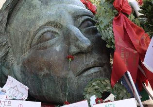 Ποιον απεικονίζει η κεφαλή στο προαύλιο του Πολυτεχνείου;