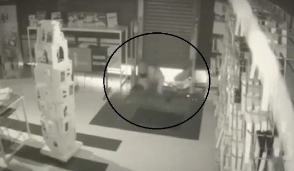 Διάρρηξη στην Κηφισίας: Βίντεο ντοκουμέντο από τη δράση ληστών στο κατάστημα – Όλα έγιναν μέσα σε δύο λεπτά