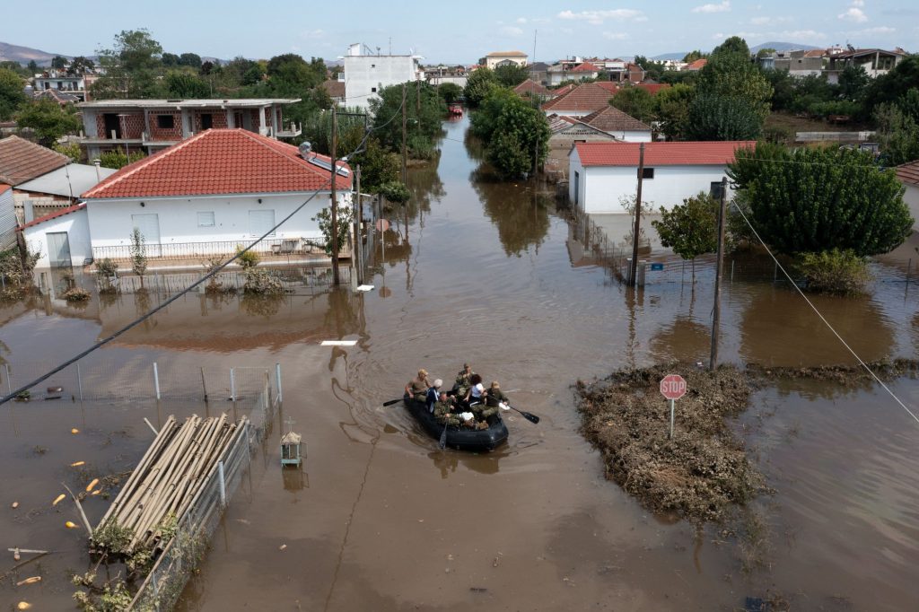 Καιρός: Οι περιοχές που θα βρεθούν στο «μάτι» της κακοκαιρίας – «Καμπανάκι» Καλλιάνου για πλημμυρικά φαινόμενα