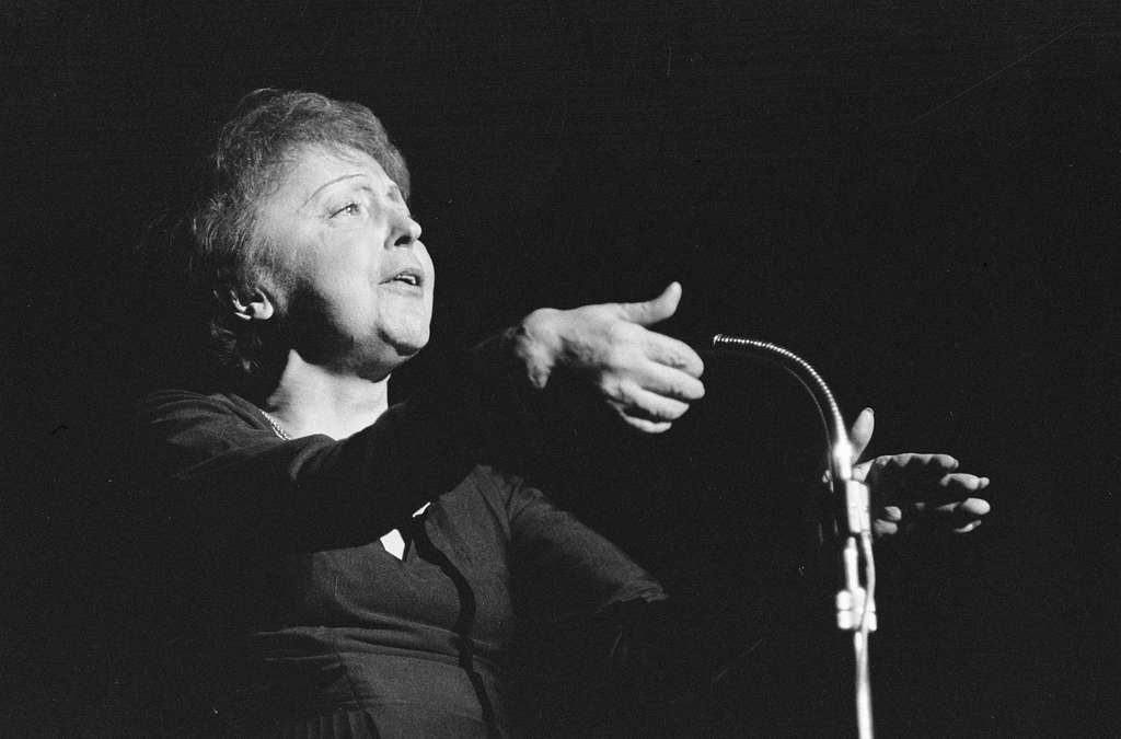 Η φωνή της Édith Piaf αναδημιουργήθηκε με ΑΙ για να αφηγηθεί τη βιογραφία της