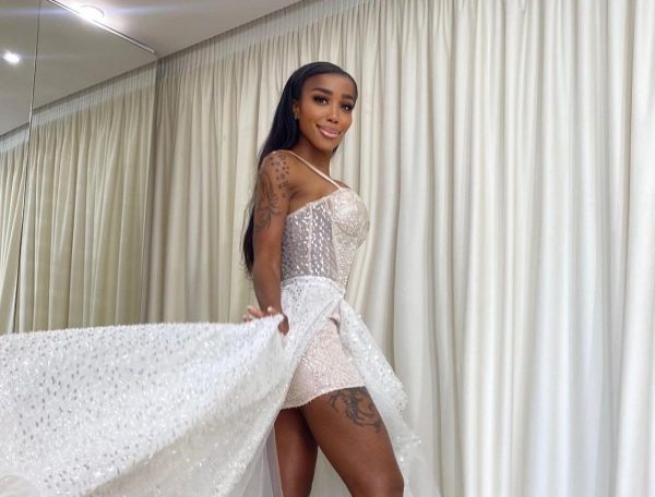 Αυτό ειναι το προσκλητήριο γάμου της Ελίζαμπεθ Ελέτσι – Πώς γνωρίστε με τον γιατρό σύντροφό της