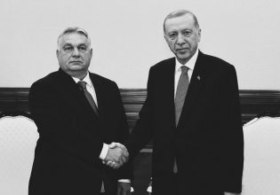 Η δημοκρατία σε κρίση: Η μία στις δύο χώρες πήραν τη κάτω βόλτα, λέει έρευνα