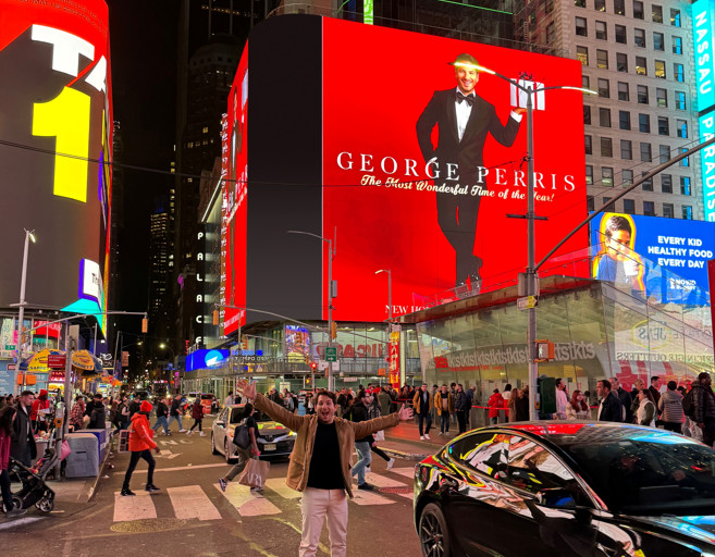 O Γιώργος Περρής σε Billboard στην Times Square