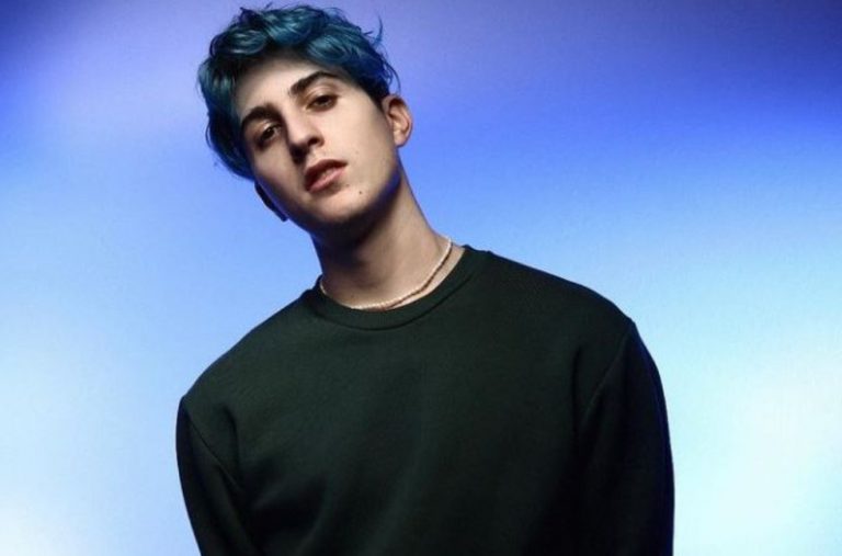 Good Job Nicky: «Η γενιά μου χρειάζεται λίγη εσωστρέφεια και παραπάνω συζήτηση με τον εαυτό μας»