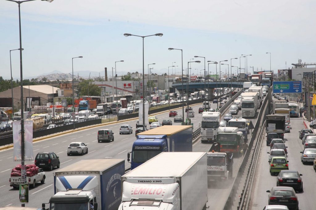 Καραμπόλα με 5 οχήματα στον Κηφισό στο ρεύμα προς Πειραιά – Δεν σημειώθηκε τραυματισμός