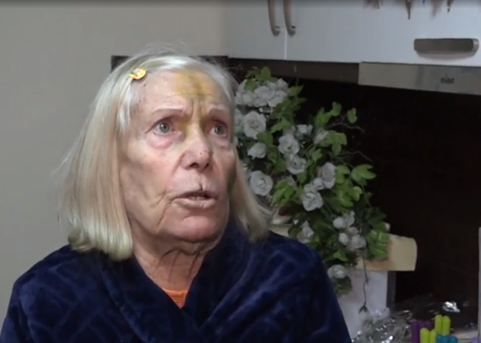 «Μου πάταγε το κεφάλι και τον αυχένα» – Ανήλικη λήστεψε ηλικιωμένη στο Περιστέρι
