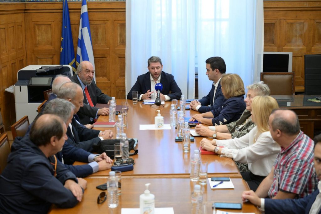 Ισχυρά συμφέροντα κερδοσκοπούν, τονίζει ο Ανδρουλάκης – Οι προτάσεις του ΠΑΣΟΚ
