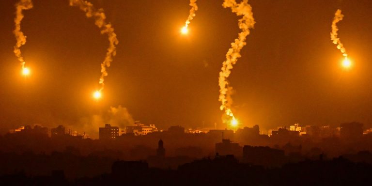 WSJ: Οι ΗΠΑ σχεδιάζουν να προμηθεύσουν το Ισραήλ με «έξυπνες βόμβες» για πλήγματα χειρουργικής ακρίβειας