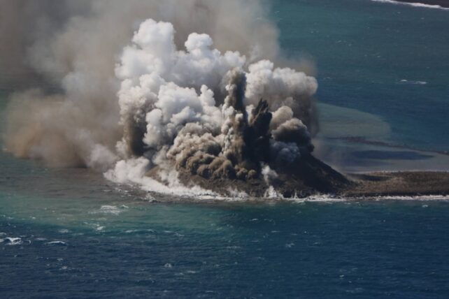 Πώς μια έκρηξη ηφαιστείου γέννησε ένα νησί