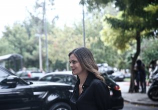 Μωραΐτης: «Ξεκουράστηκε η Έφη Αχτσιόγλου και συνασπίστηκε με τους υβριστές της Ομπρέλας»