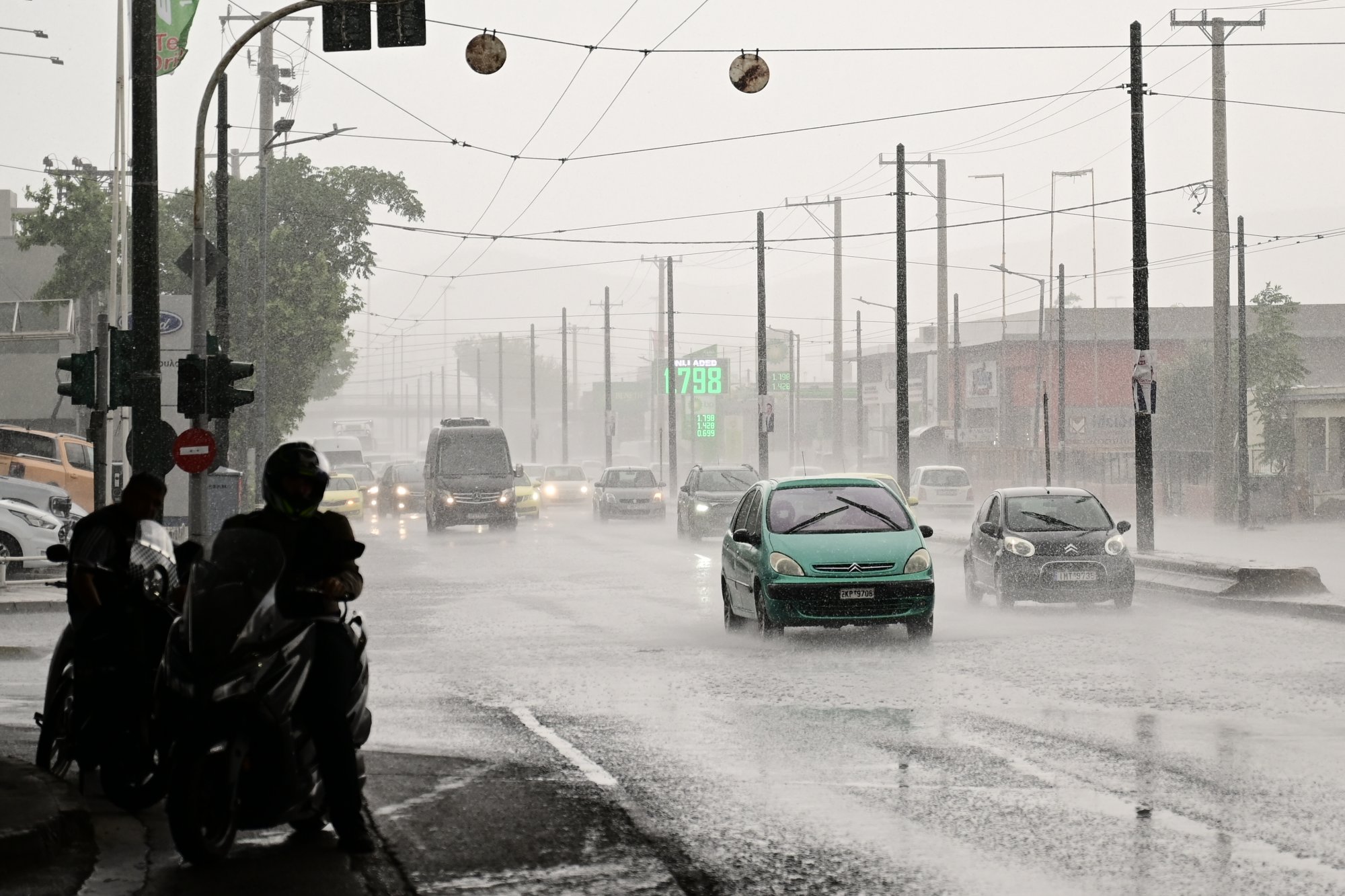 Καιρός: Ραγδαία επιδείνωση με βροχές και ισχυρές καταιγίδες - Προσοχή στην Αττική