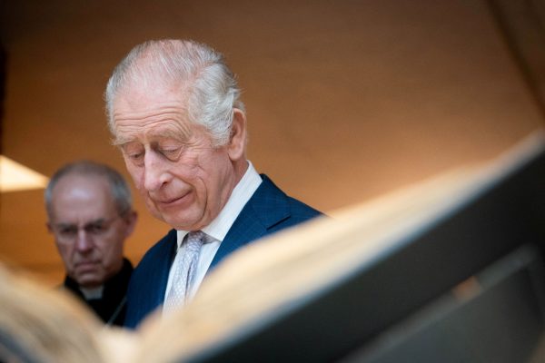 Η πρώτη αντίδραση του Καρόλου μετά τις αποκαλύψεις για τους «βασιλικούς ρατσιστές»