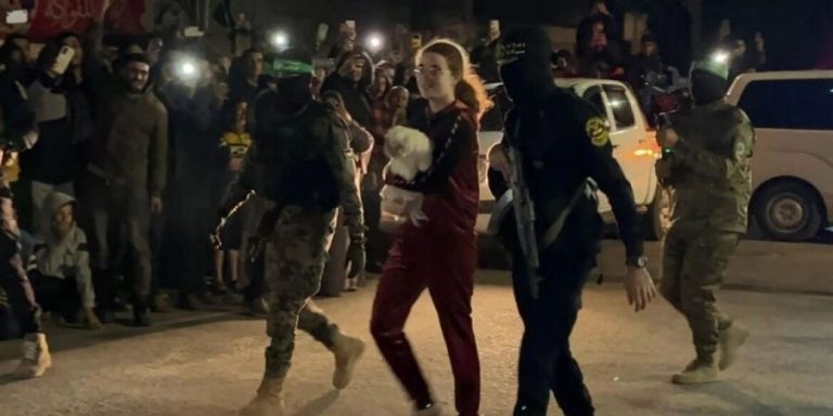 Ισραήλ – Χαμάς: Η ιστορία της 17χρονης που πέρασε την ομηρεία της με τον σκύλο της